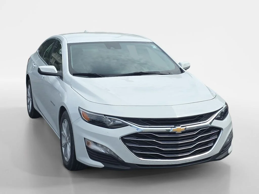Used 2025 Summit White Chevrolet LT image 4