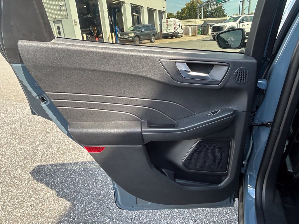 Used 2023 Vapor Blue Ford Active image 18