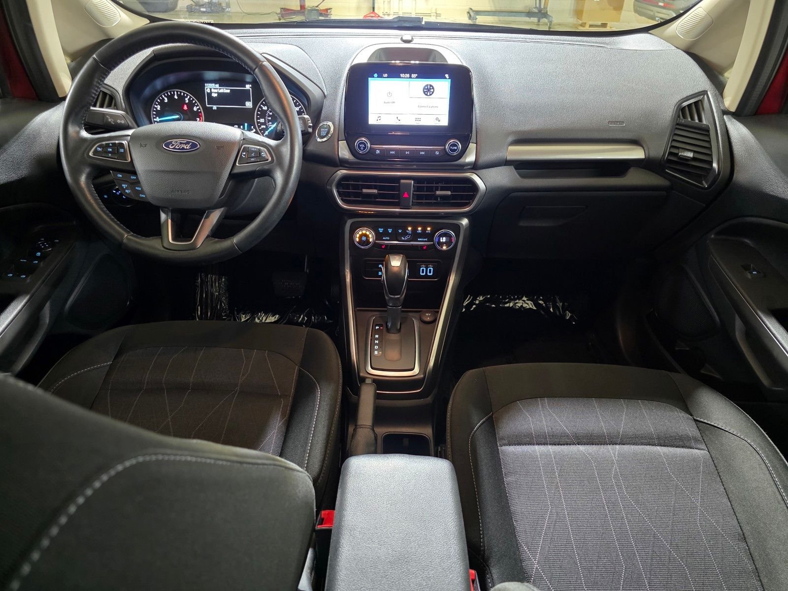 Used 2018 Ruby Red Metallic Ford SE image 18