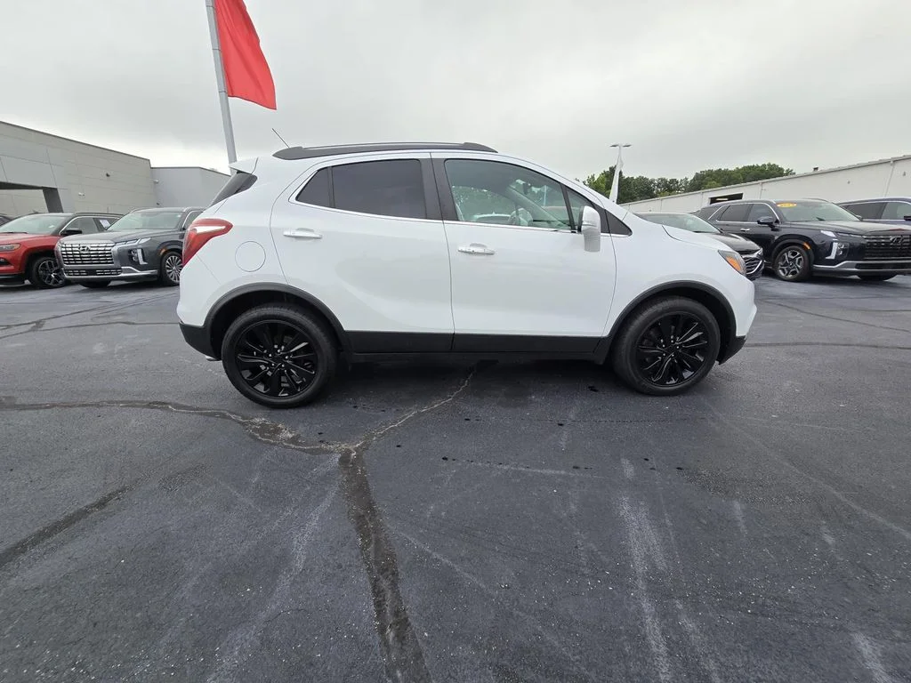 Used 2020 Summit White Buick Essence image 4