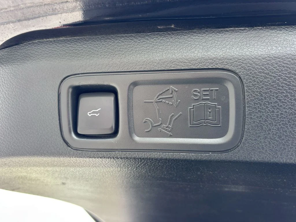 Used 2020 Black Lincoln Reserve image 19