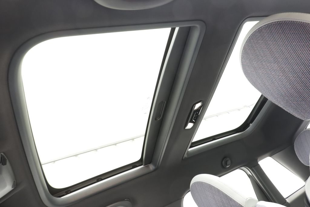 New 2026 White Metallic MINI Oxford Edition image 14