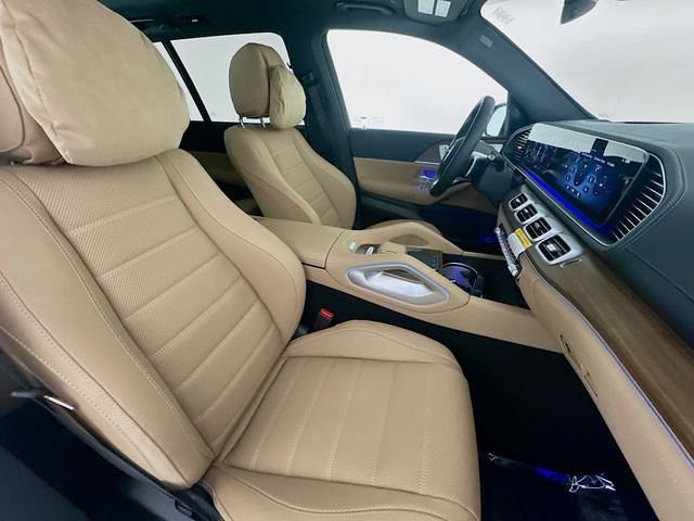 New 2026 MANUFAKTUR Moonlight White Metallic Mercedes-Benz GLS 580 image 28