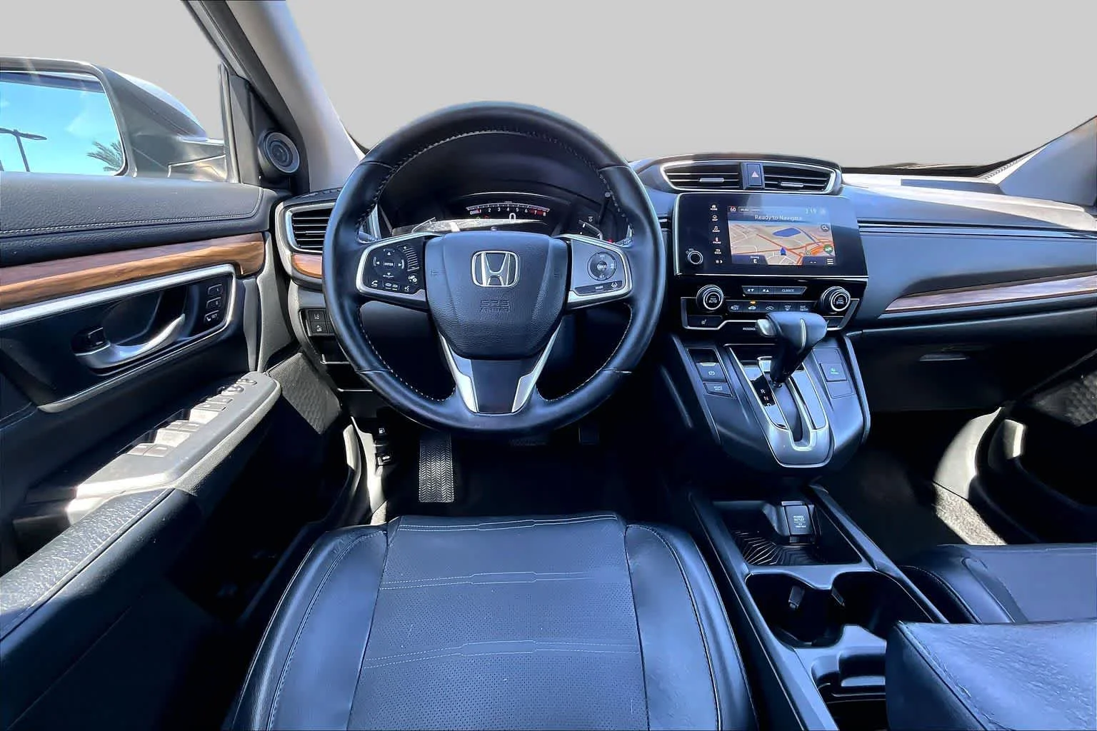 Used 2018 Lunar Silver Metallic Honda Touring image 5