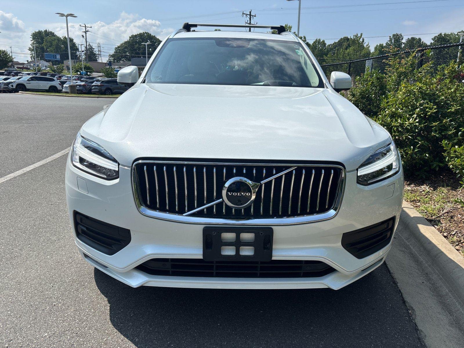 Used 2021 Crystal White Metallic Volvo Momentum image 8