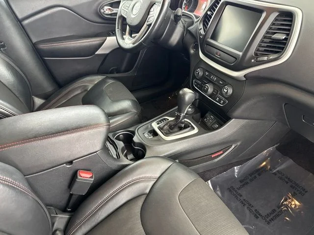 Used 2017 Black Jeep Trailhawk image 23