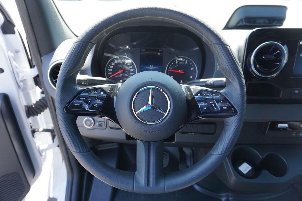 New 2026 Arctic+White Mercedes-Benz Cargo 170 WB image 16