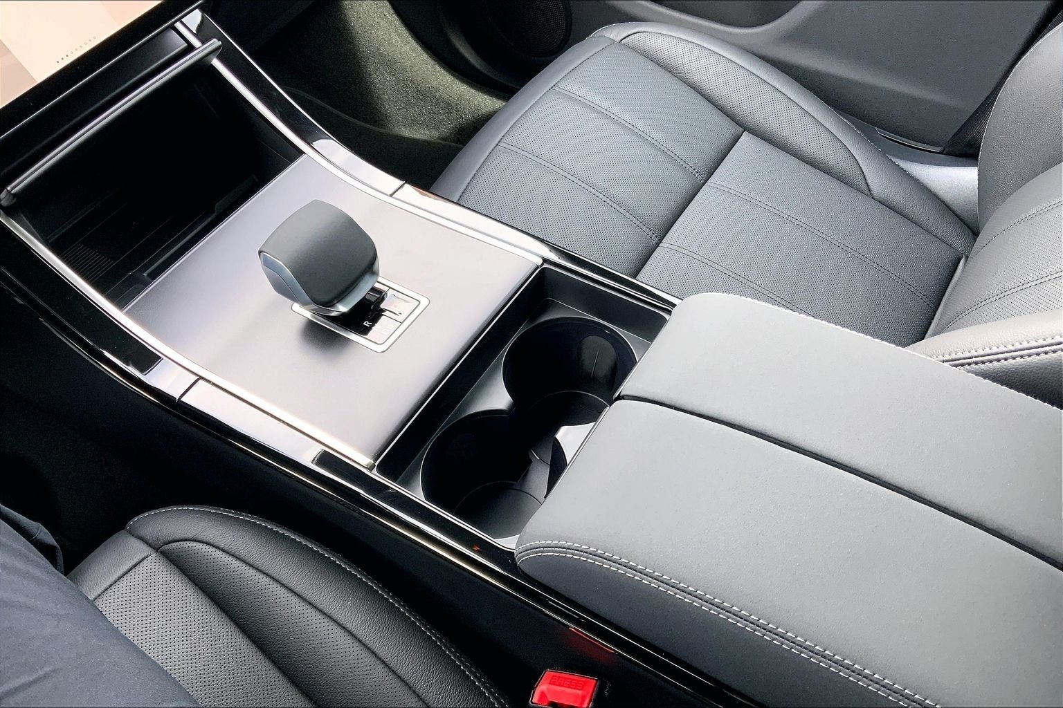 New 2026 Arroios Grey Land Rover Hoxton Edition image 7