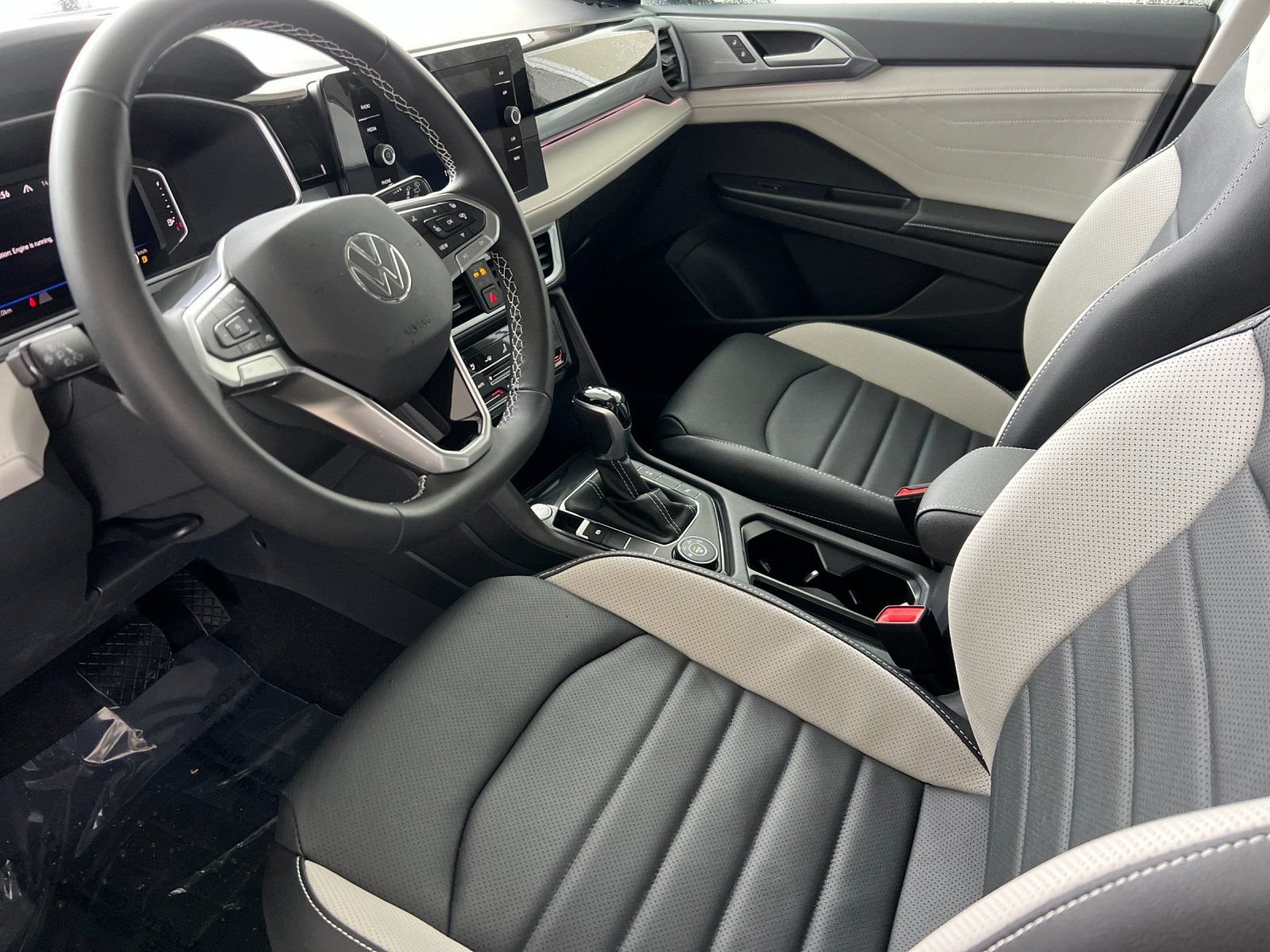 2026 Volkswagen Taos SEL - Photo 9
