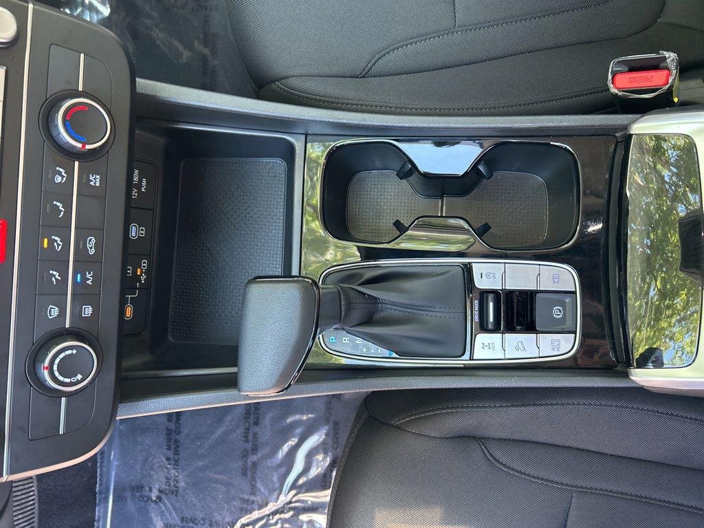 New 2026 White Hyundai SE AWD image 16