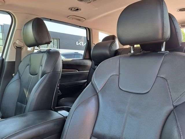 Used 2020 White Kia EX image 22