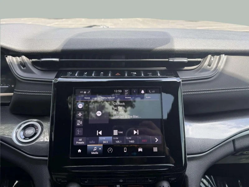 Used 2022  Jeep Laredo image 14