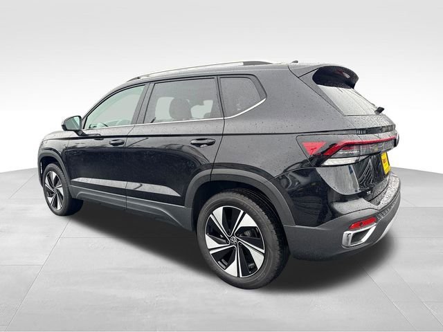New 2026 Deep Black Pearl Volkswagen SE image 6