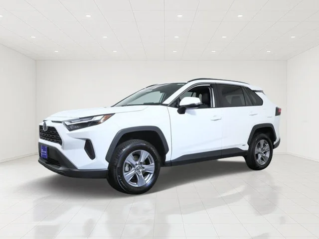 Certified Used 2022 White Toyota XLE image 2