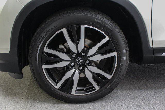 Used 2019 White Honda Touring image 27