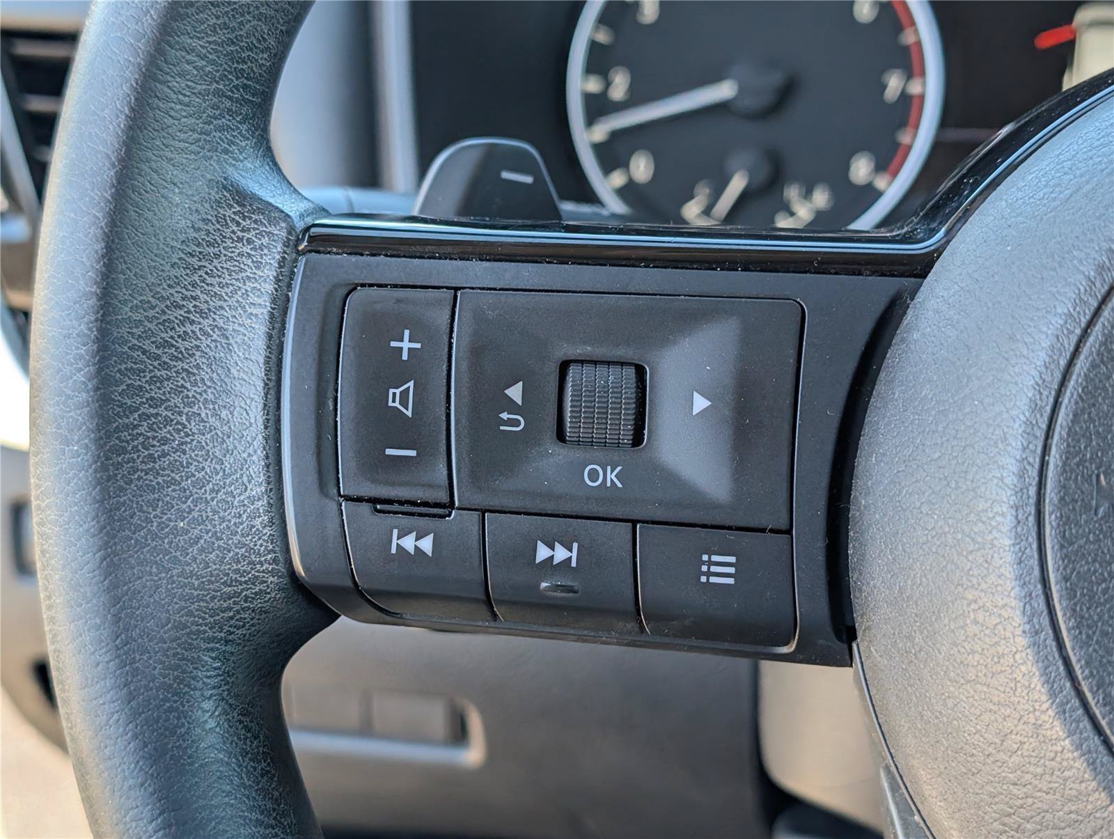 Used 2022 Silver Nissan SV image 19