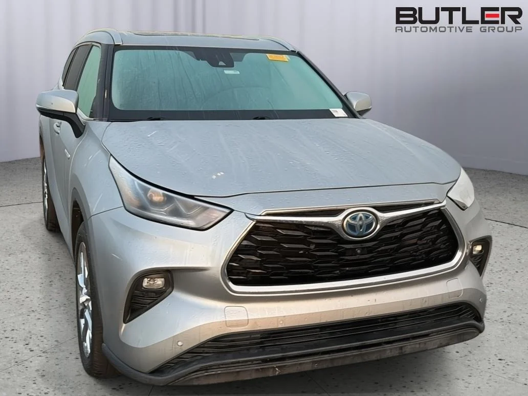Certified Used 2020 Celestial Silver Metallic Toyota Limited image 4