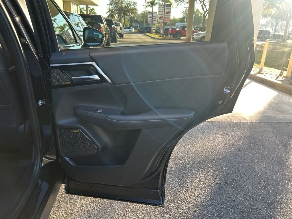 New 2026 Black Mitsubishi SE image 31
