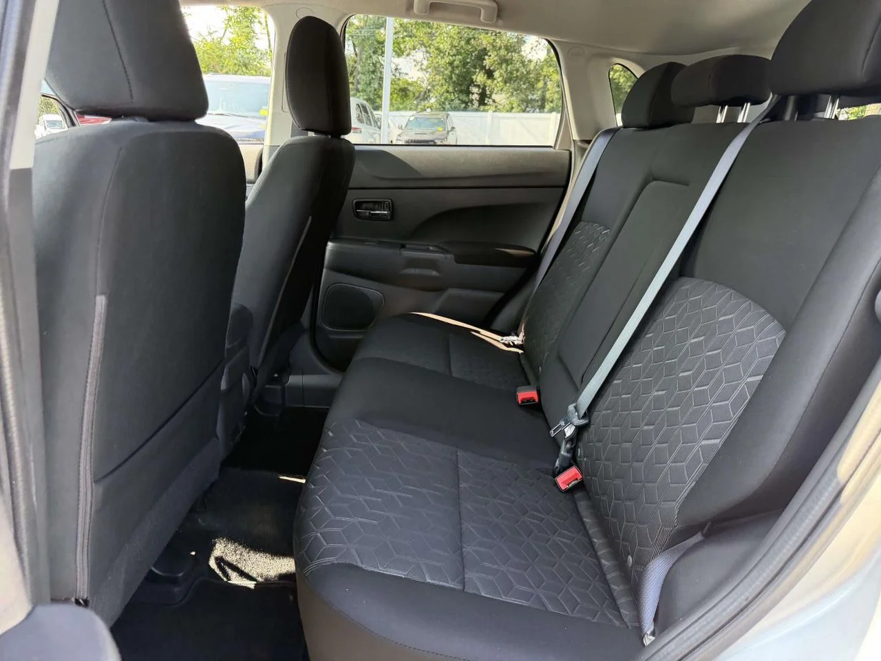 Used 2022 Silver Mitsubishi 2.0 ES AWC image 17