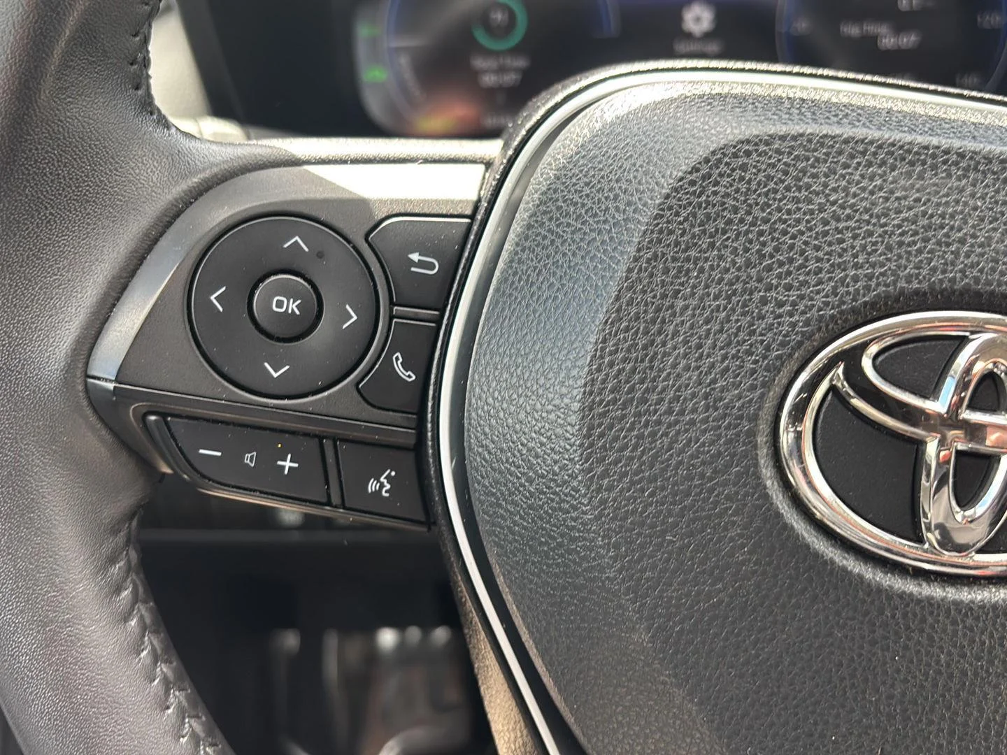 Used 2023 Wind Chill Pearl Toyota Limited image 29
