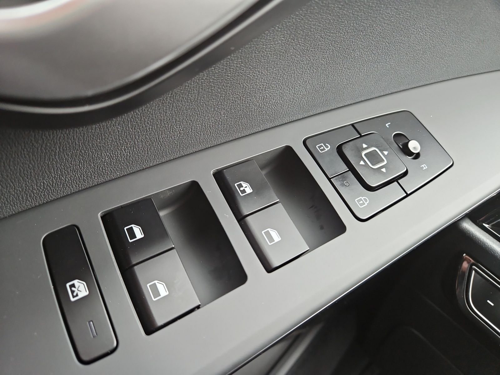 2025 Kia Niro LX - Photo 21