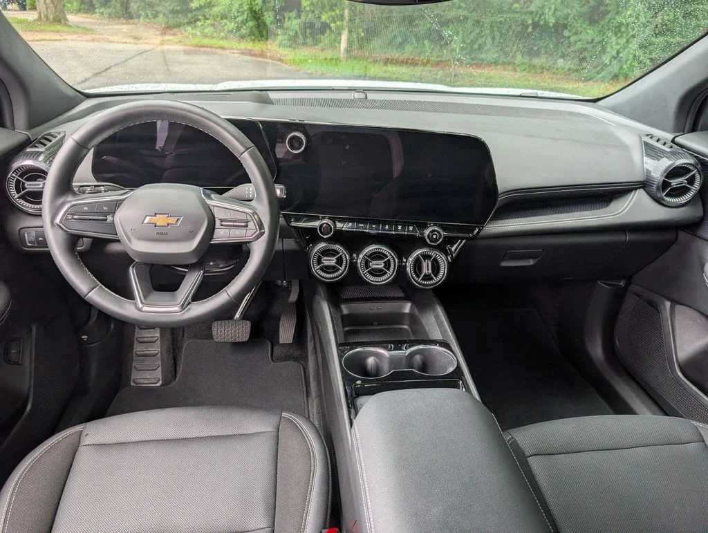 Used 2024 White Chevrolet LT image 25