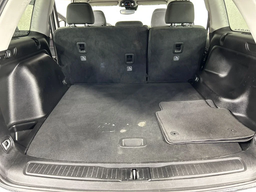 Used 2023 White Jeep Laredo image 19