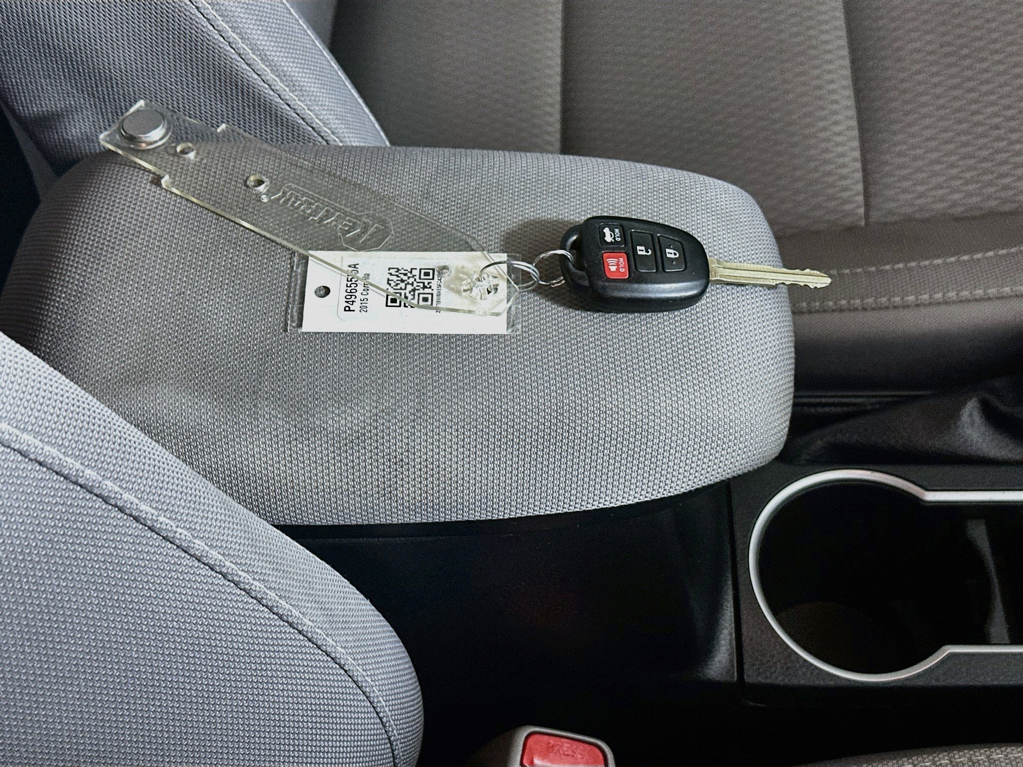 Used 2015 Classic Silver Metallic Toyota LE image 32