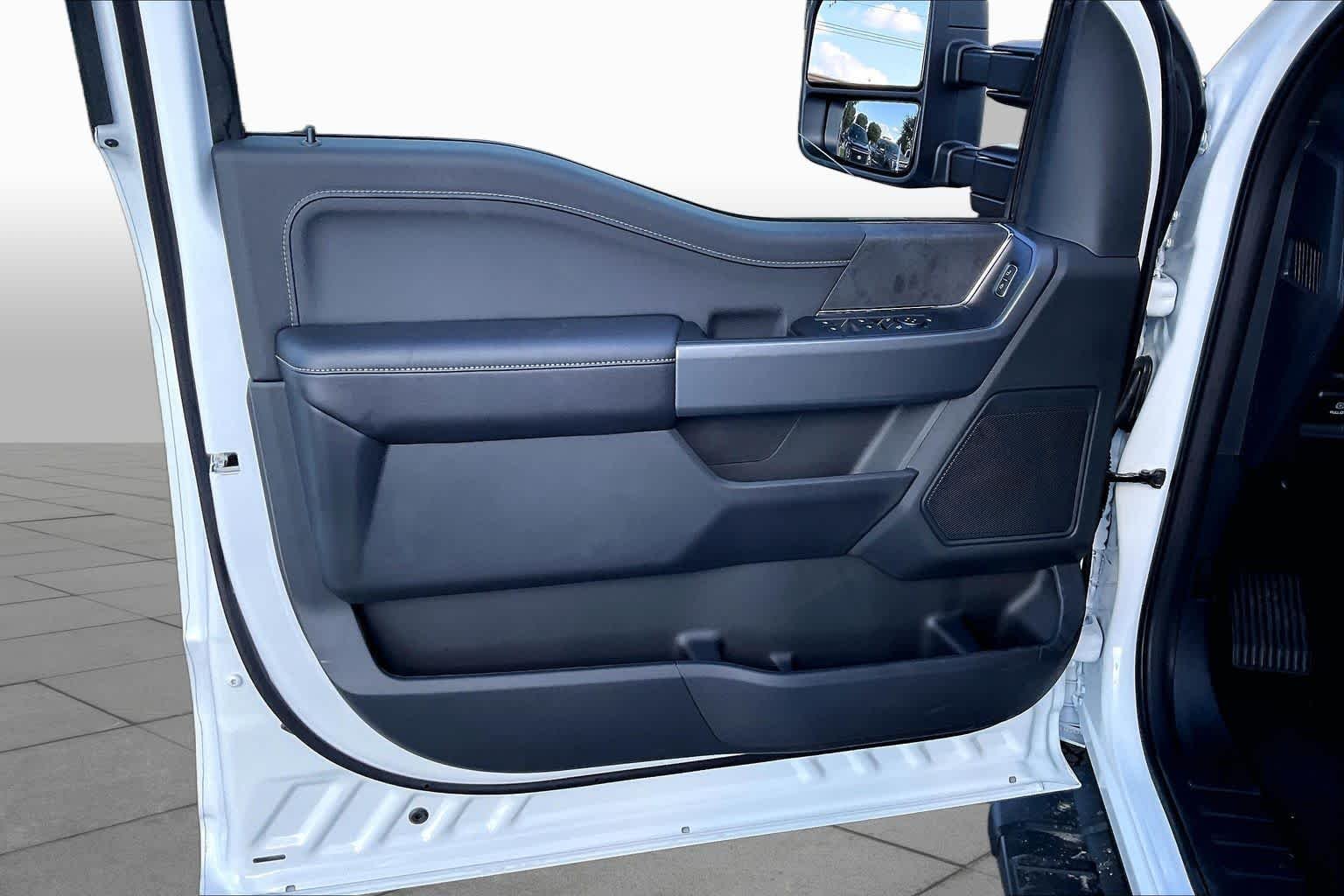 New 2026 Oxford White Ford XLT image 10