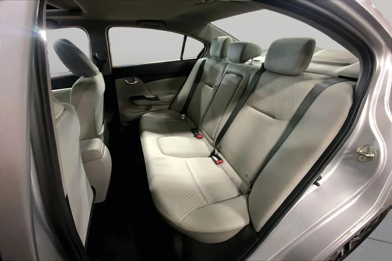 Used 2015 Alabaster Silver Metallic Honda EX image 21