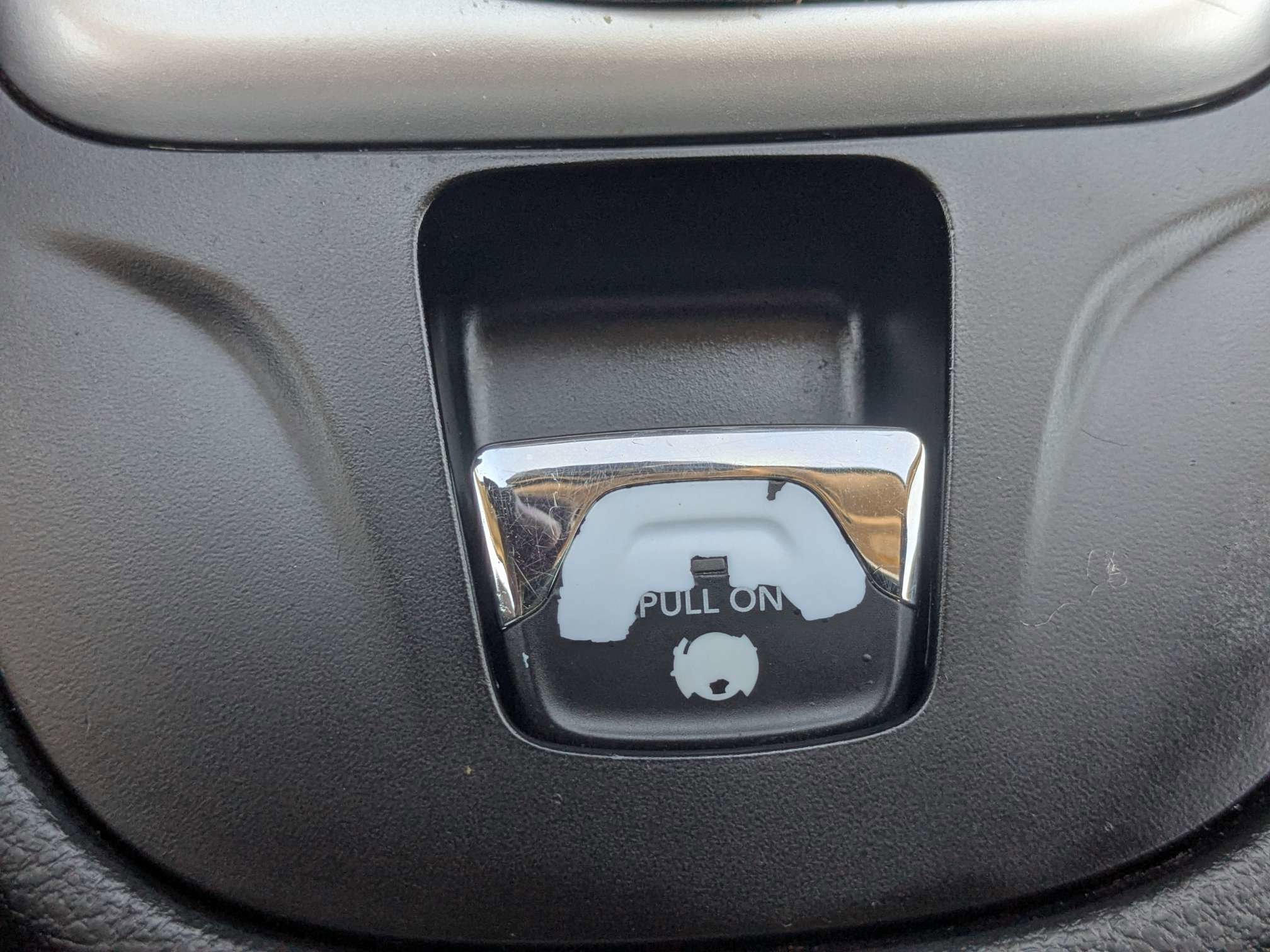 Used 2018 Light Brownstone Pearlcoat Jeep Latitude Plus image 26