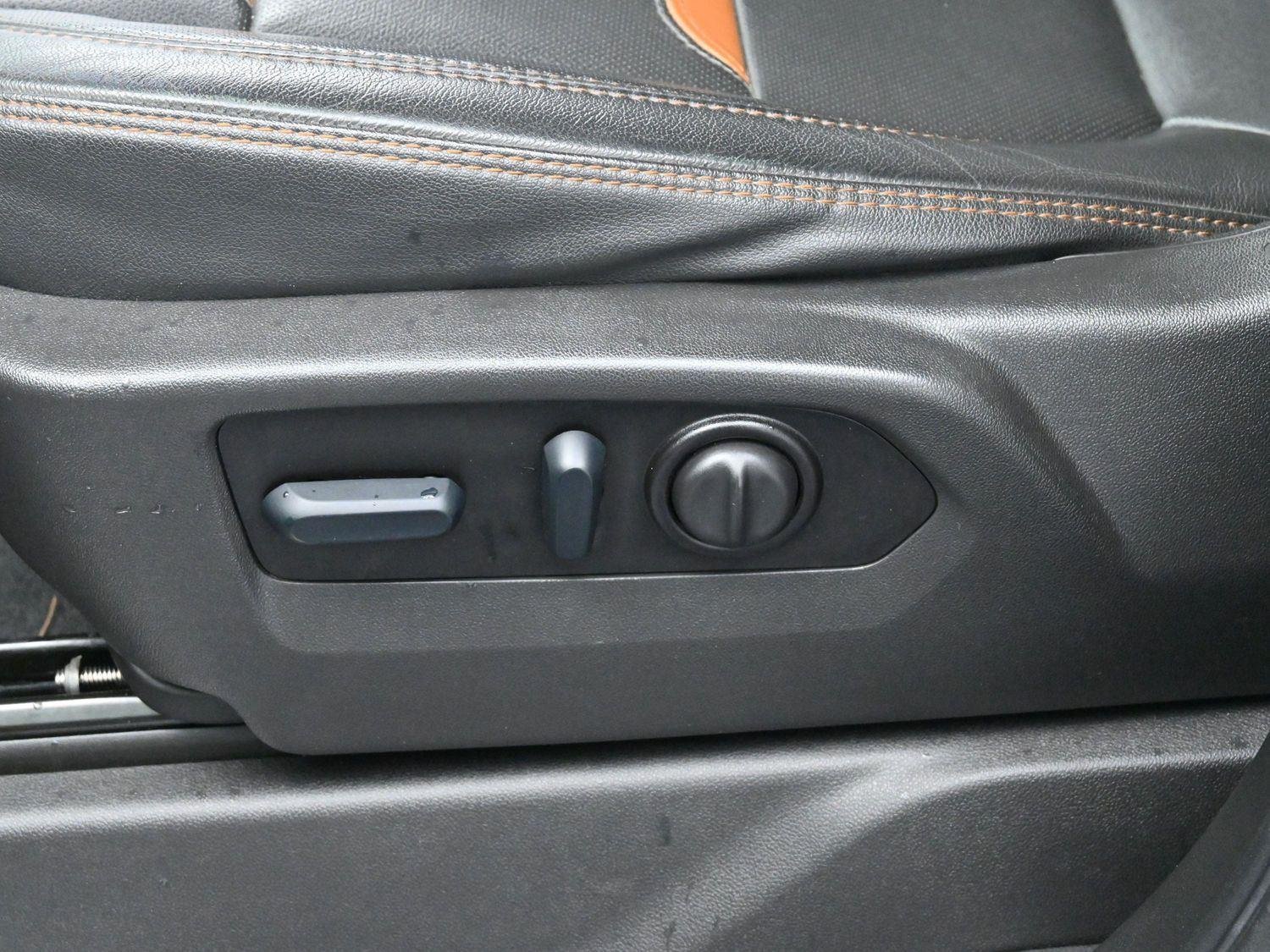 Used 2022 Summit White GMC AT4 image 14