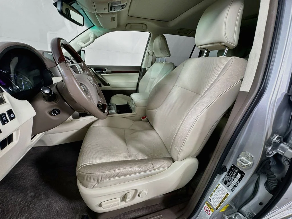 Used 2018 Silver Lexus 460 image 27