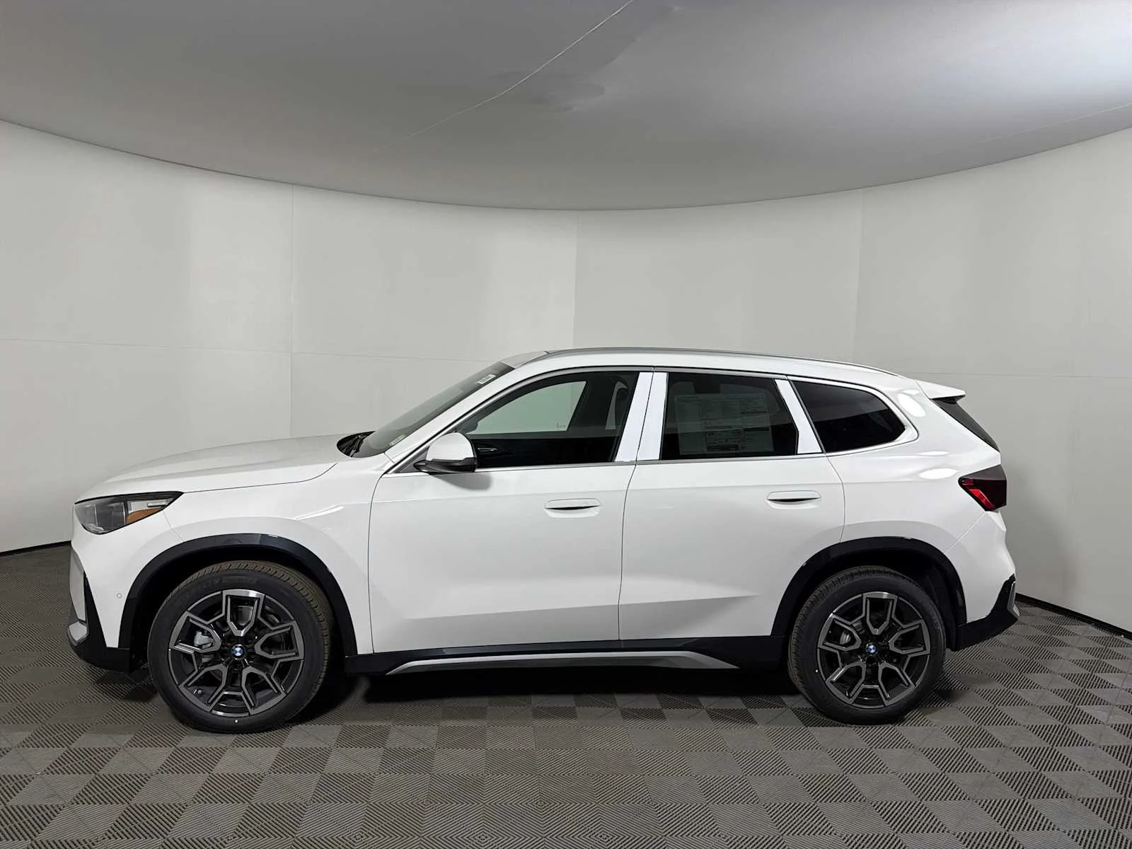 New 2026 Alpine White BMW xDrive28i image 4