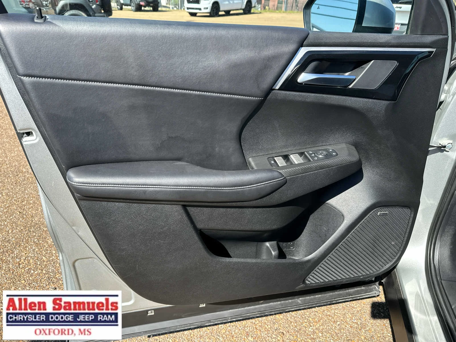 2025 Mitsubishi Outlander SE - Photo 40