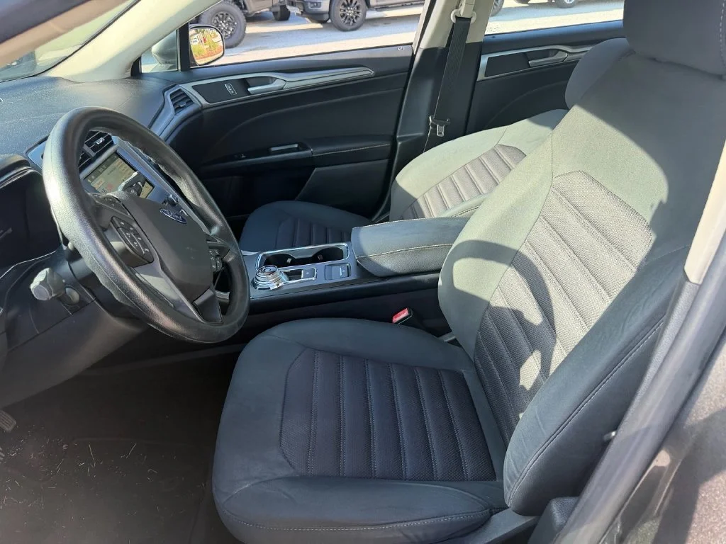 Used 2017 Gray Ford SE image 10