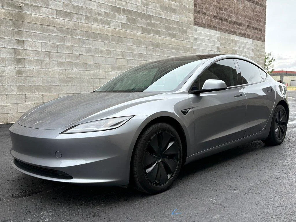 Used 2025 Quicksilver Tesla Long Range All-Wheel Drive image 5