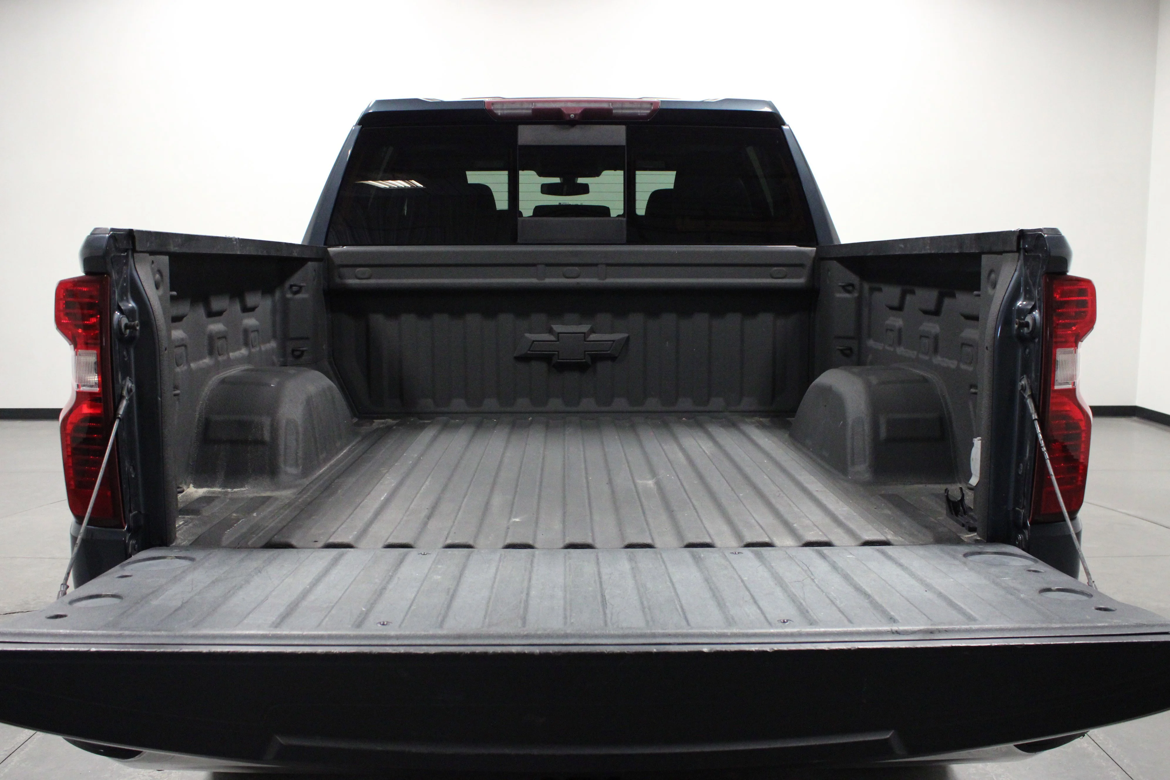 Used 2020 Shadow Gray Metallic Chevrolet LT image 14