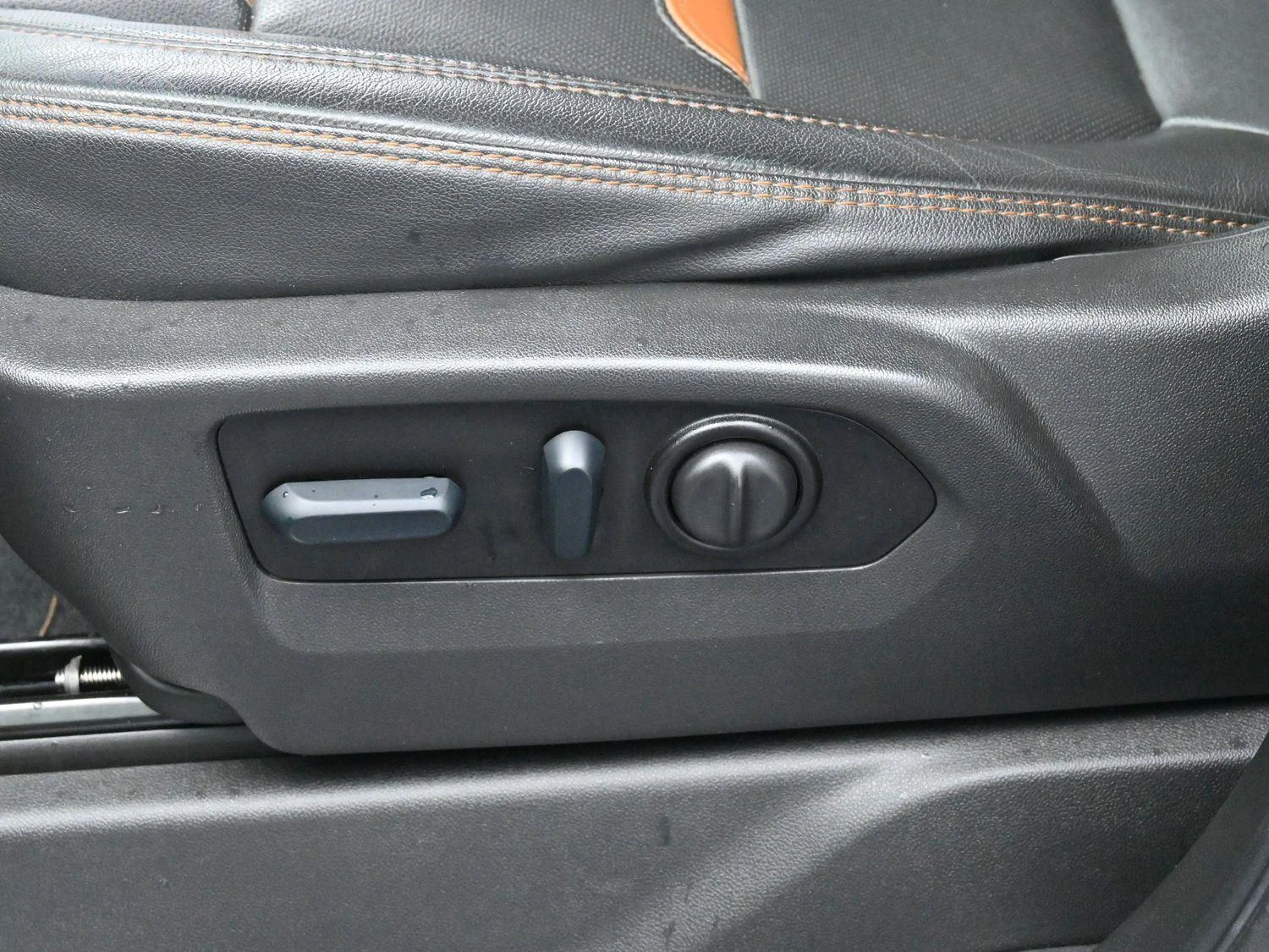 Used 2022 Summit White GMC AT4 image 14
