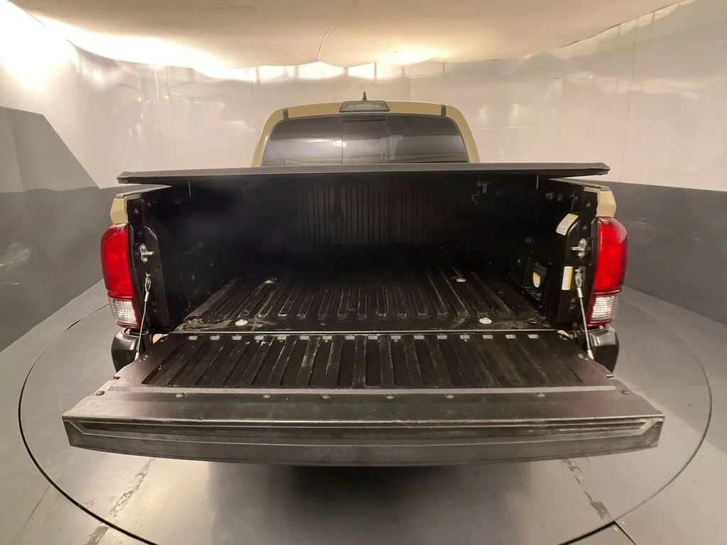 Used 2018 Quicksand Toyota TRD Off-Road image 30