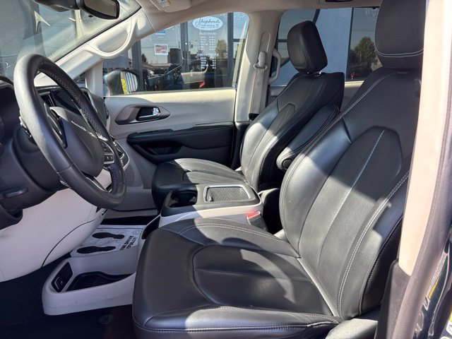 Used 2023 Blue Chrysler Touring L image 3
