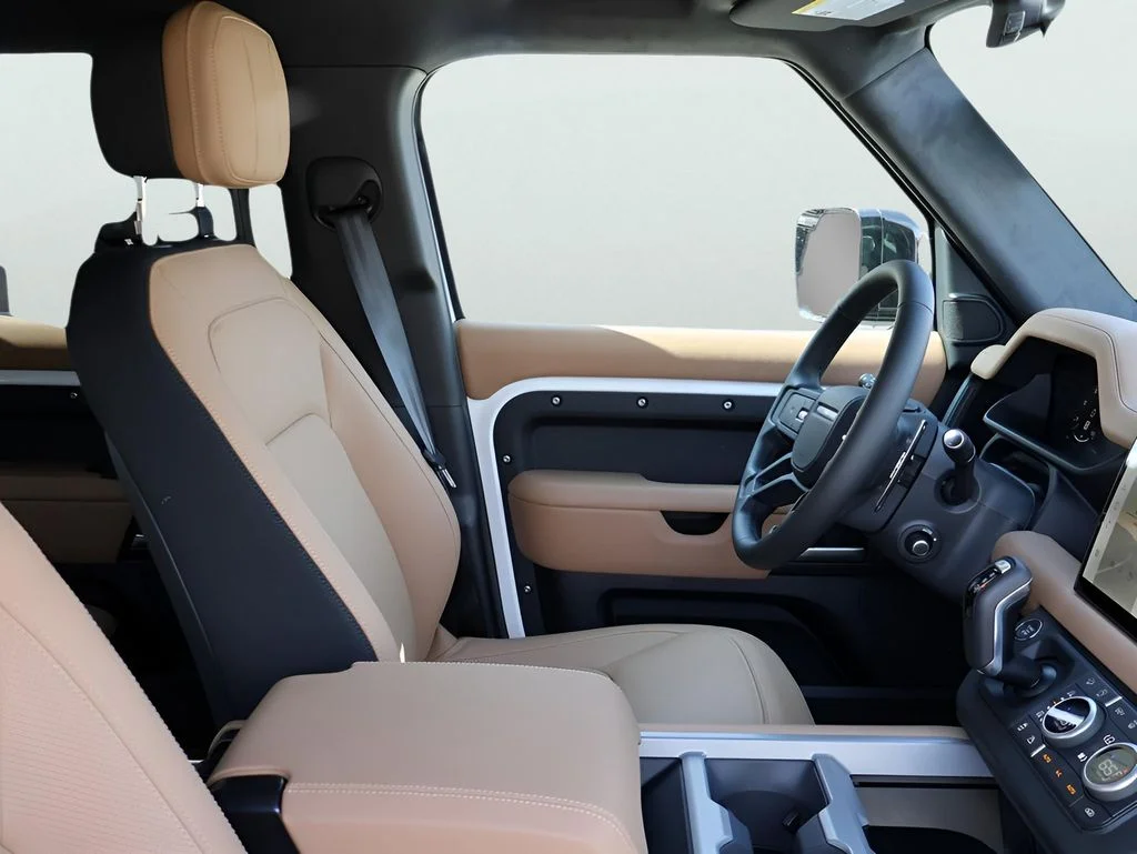 New 2025 Fuji White Land Rover V8 image 8