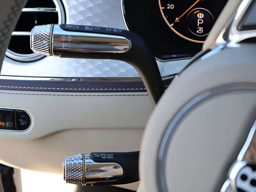 Used 2023 Gray Violet by Mulliner Bentley Azure image 39