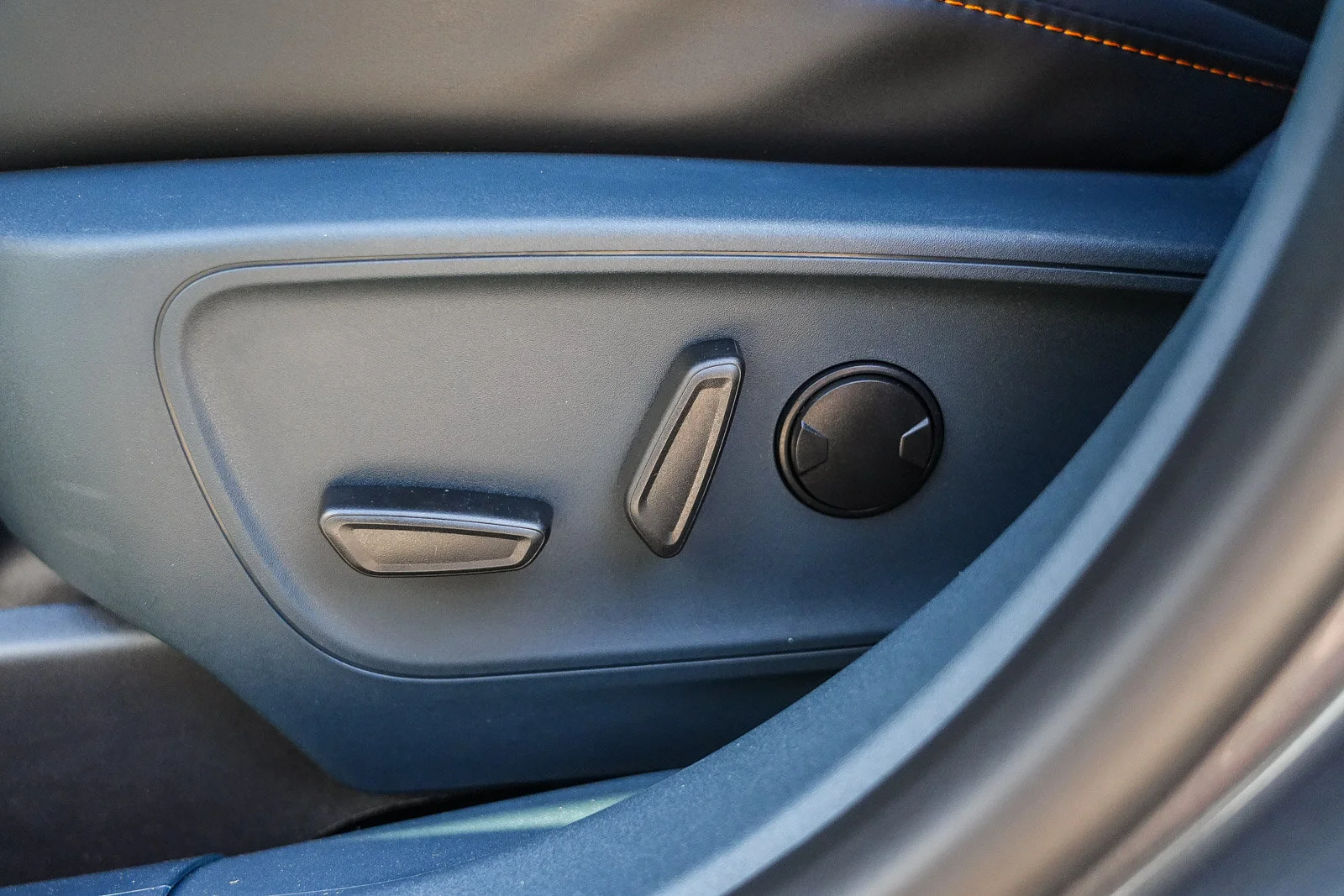 New 2026 Carbonized Gray Metallic Ford Tremor® image 24