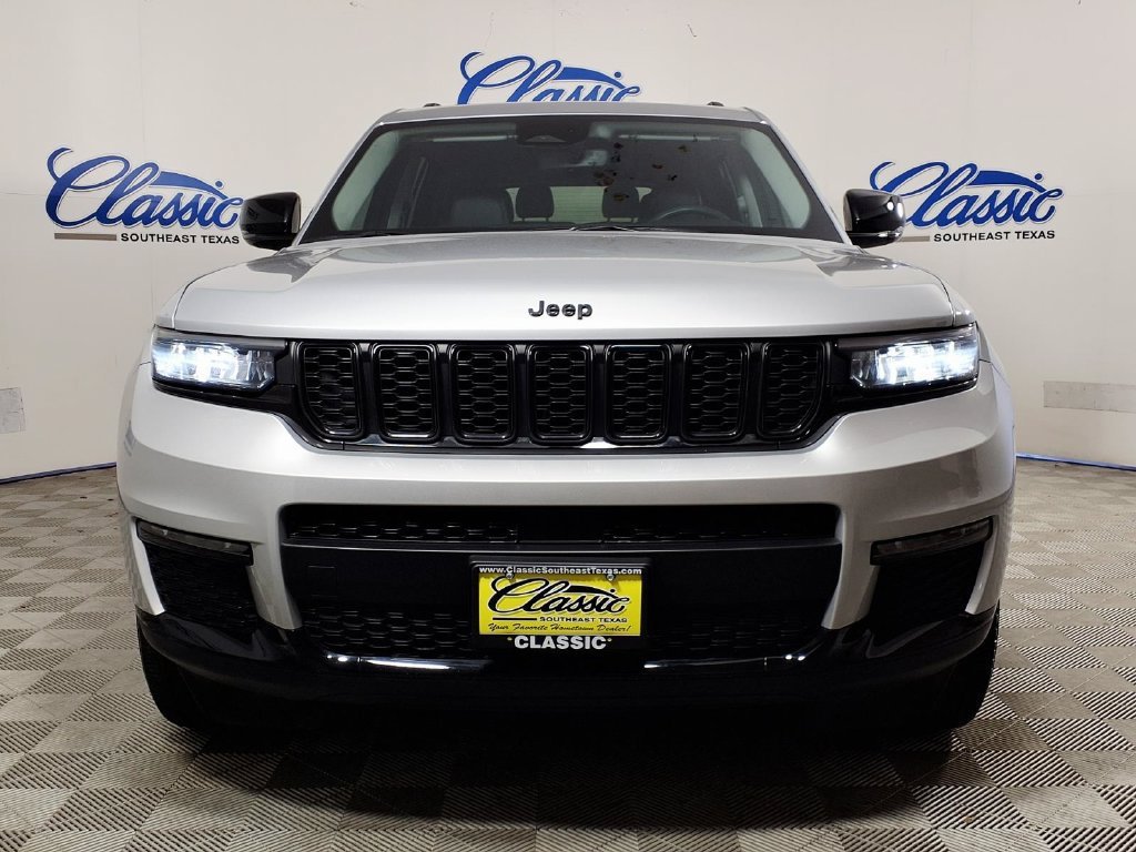 Used 2024 Silver Zynith Jeep Limited image 3