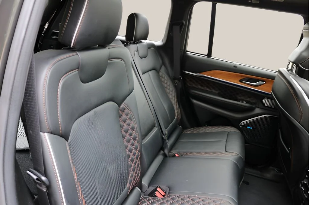 Used 2023 Black Jeep Summit Reserve image 18