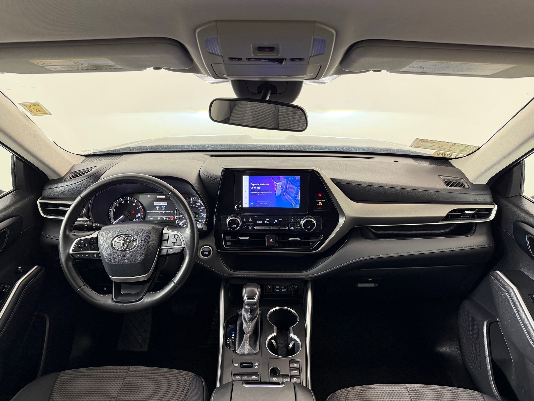 2024 Toyota Highlander LE - Photo 14