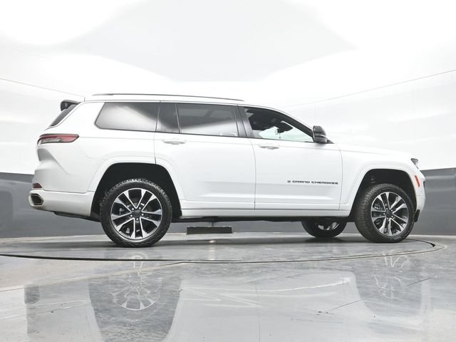 Used 2023 White Jeep Overland image 25