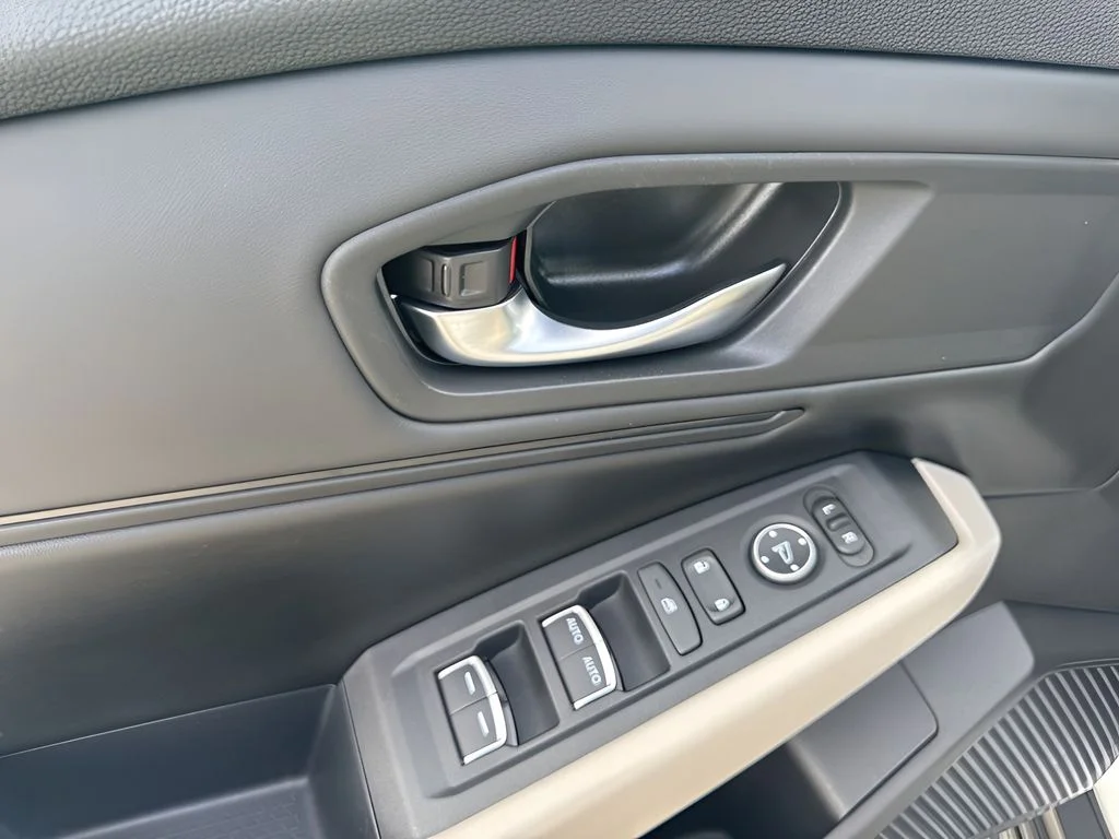 Used 2024 White Honda EX image 26