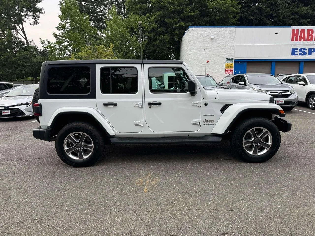 Used 2020 Bright White Clearcoat Jeep Sahara 4x4 image 8